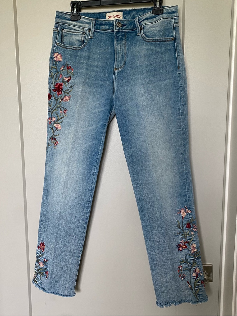 DRIFTWOOD Audrey floral vine embroidered raw hem light wash blue denim jeans 30